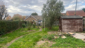 Plot for sale in Grantham photo